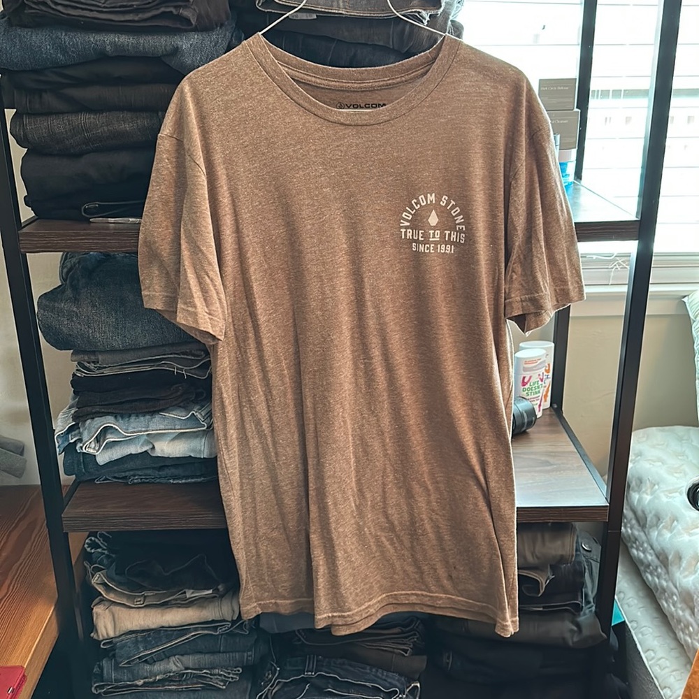 volcom SIZE M (MEDIUM) SHIRT TEE